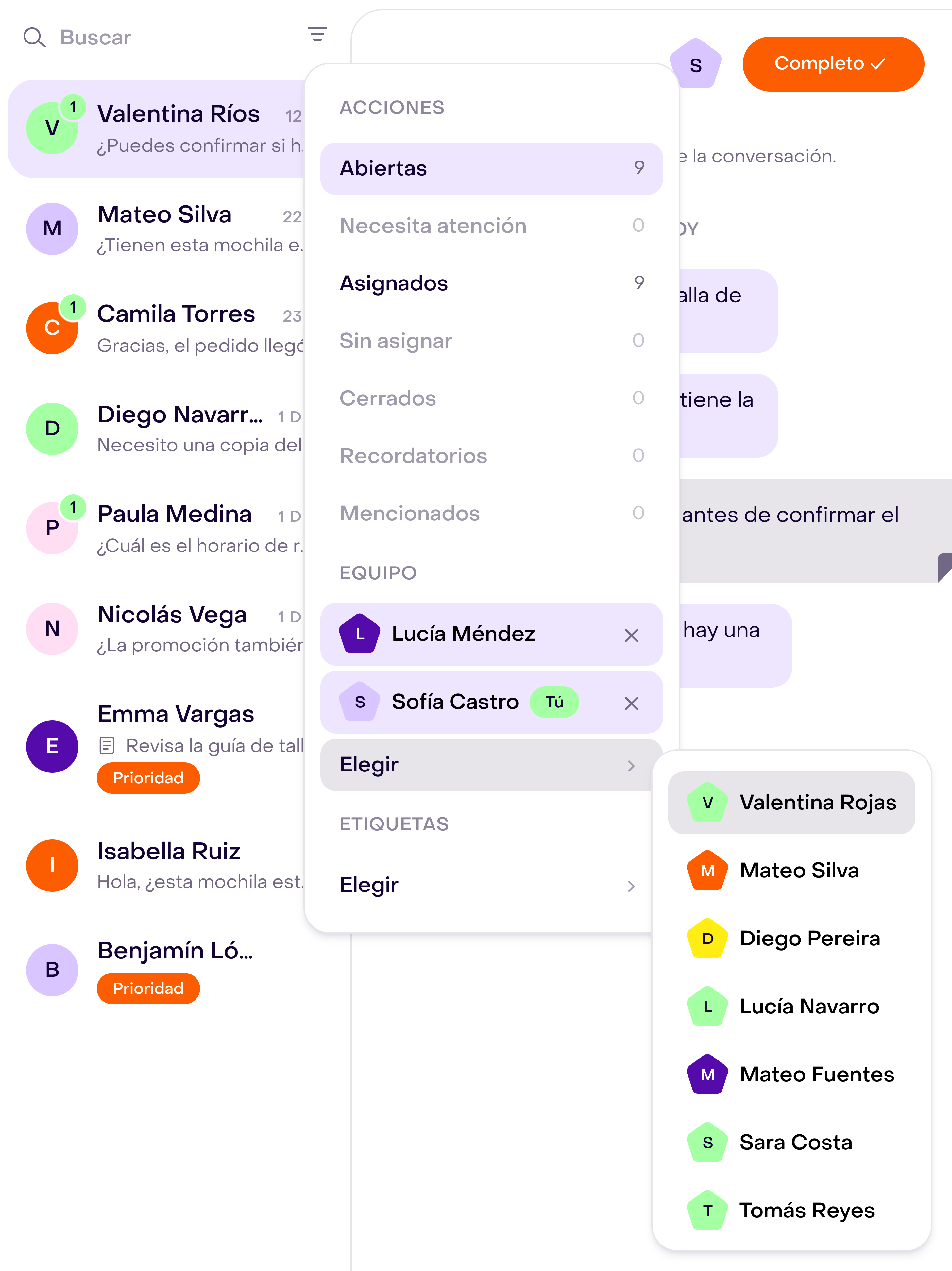 Menú Mostrar filtros del Inbox con Equipo y el selector Elegir abierto, los integrantes disponibles y la lista de conversaciones al fondo.